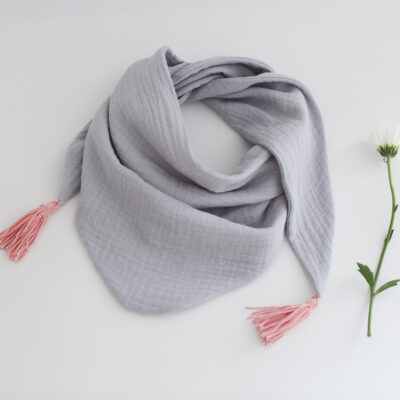 musselin schal kindertuch nonikids berlin tasseln grau rosa