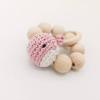 greifling holz baby spielzeug nonikids berlin wal rosa amigurumi