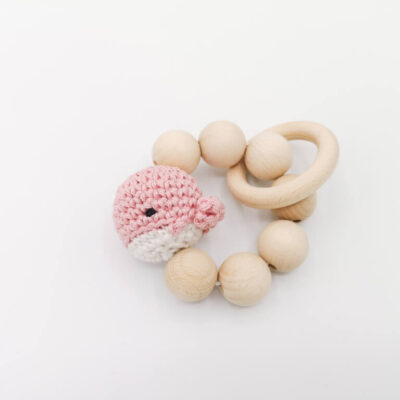 greifling holz baby spielzeug nonikids berlin wal rosa amigurumi