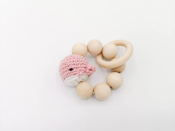 greifling holz baby spielzeug nonikids berlin wal rosa amigurumi